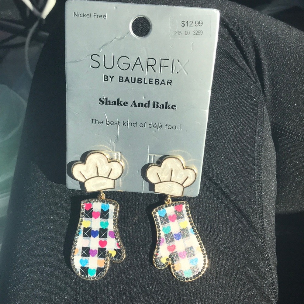 Very cute Sugar Fix earrings, Chef’s hat , With oven mitts! Very cute